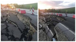 Crater adânc de 2 metri pe un drum național în Cluj. Șoseaua s-a surpat pe jumătate de carosabil pe o distanță de câțiva metri (Foto)
