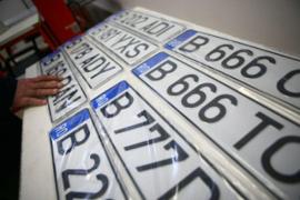 Percheziţii la Permise şi Înmatriculări. Angajaţii luau şpagă de la bişniţari pentru maşinile second-hand