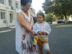 O fetiţă din Galaţi, muşcată de un câine în curtea spitalului, a fost despăgubită cu 10.000 de euro