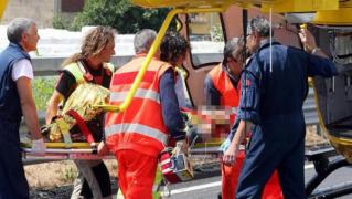 Un muncitor român a fost lovit de un uriaş lanţ de macara, direct în faţă, într-o uzină din Italia