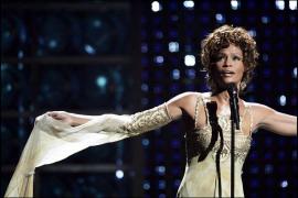 Whitney Houston, copilărie de coşmar. Artista ar fi fost batjocorită chiar de propria verişoară