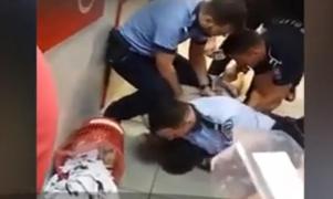 Scene şocante la o casă de pariuri din Capitală! Tânăr pus la pământ şi lovit de poliţişti pentru că a refuzat să fie încătuşat. Video dramatic