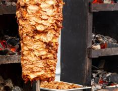 Ce au descoperit inspectorii de la Protecția Consumatorului în localurile de tip fast-food verificate, după moartea unui copil de 3 ani din Capitală