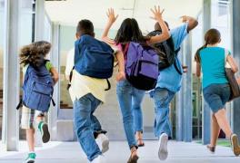 Elevii se întorc la şcoală după minivacanţa de 1 Mai