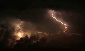 Vremea pe 3 mai va fi cu temperaturi record, dar şi cu ploi izolate