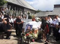 Imagini copleșitoare la înmormântarea Mădălina, una dintre cele patru studente moarte în accidentul de tren de la Jibou