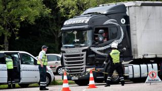 Un şofer român a rămas fără camion în Germania după ce le-a arătat poliţiştilor un permis scos la imprimantă