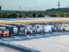 Patru şoferi români de TIR au fost prinşi în Italia când făceau plinul şi foloseau un card clonat pentru a plăti la benzinărie