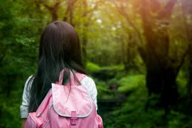 Un șofer din Pitești a observat o fetiță pe marginea drumului și s-a oferit s-o ducă la școală. A ajuns la pușcărie