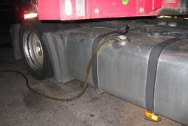 Trei şoferi români din Parma a fost prinşi cu bidoanele de motorină furată din camioanele pe care le conduceau