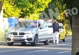 Ilie Năstase, surprins de paparazzi când pleacă de la Udrişte. Primul gest făcut de fostul tenismen, după câteva ore petrecute la Poliţie