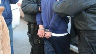 A fost arestat tatăl care a lovit-o în gură pe femeia care i-a lovit copilul cu maşina pe trecerea de pietoni