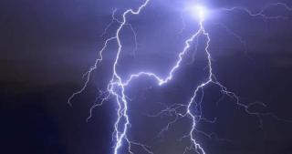Cod galben de vânt, ploi şi descărcări electrice pe raza a 5 judeţe din ţară