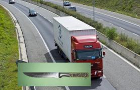 Un tirist român a blocat un automobil pe o şosea din Italia, apoi s-a dat jos şi l-a atacat pe şofer cu un cuţit