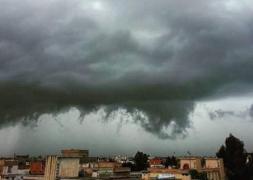 Alertă de fenomene meteo periculoase cu efect imediat. O furtună puternică, ploi şi grindină vor lovi în scurt timp mai multe judeţe