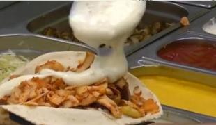 Ce amenzi s-au dat la shaormeria din Iași, după ce sute de persoane au ajuns la spital. Angajații fast-food-ului, depistați cu Salmonella si stafilococ auriu