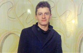 Alex, tânărul ucis în bătaie la Sibiu, a murit din cauza unei fete care şi-a chemat prietenii să-l bată