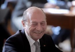 Băsescu, reacţie după ce mai mulţi parlamentari PMP au plecat la PSD: 'I-am trimis lui Dragnea trei lingăi, să şi-i ia acasă'