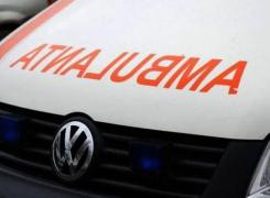 Un tânăr a sărit de la etajul unui bloc din Botoşani după ce rudele iubitei sale i-au surprins în dormitor