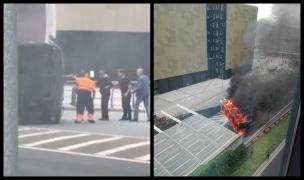 Un şofer a rămas blocat în cabina camionului care s-a răsturnat şi a luat foc. Imagini teribile cu operaţiunea de salvare