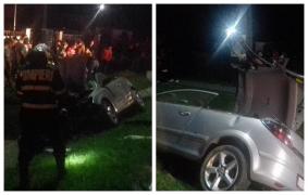 Tragedie în Argeș! Un tânăr a murit, iar alti doi sunt grav răniţi după ce mașina lor a intrat într-un autobuz și a ajuns în șanț