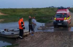 Un copil de 7 ani s-a înecat într-un lac din Dolj. Micuţul ieşise la joacă alături de alţi copii