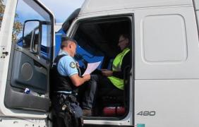 Un şofer român amendat în Franţa pentru că a falsificat tahograful şi-a primit înapoi banii pe amendă, 4.500 de euro