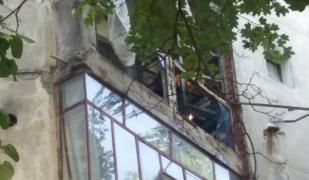 Explozie într-un bloc din Brăila. Un bătrân a fost rănit în incendiul care i-a cuprins locuinţa