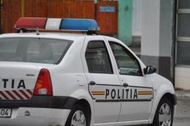 Un poliţist beat a fost alergat de săteni şi capturat, după ce făcuse praf trei maşini şi fugise de la locul accidentului, în Timiş