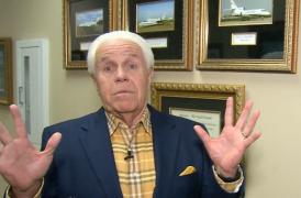 Un predicator american cere bani adepţilor lui pentru a-şi cumpăra al patrulea avion: "Dumnezeu mi-a spus să iau un Falcoln 7X". Aeronava costă 54 milioane dolari