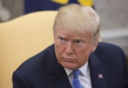 Donald Trump a sugerat că atacurile teroriste de la Paris ar fi putut fi evitate dacă oamenii ar fi avut arme