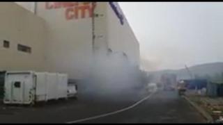 300 de oameni evacuați într-un incendiu la un mall din Râmnicu Vâlcea