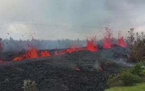 Lavă pe străzi după erupția vulcanului Kilauea din Hawaii