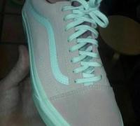 Imaginea care a isterizat internetul. Ce culoare are acest pantof? Roz sau gri?