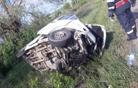 Accident la Beclean. Un microbuz s-a răsturnat