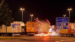 Poliţia germană avertizează şoferii de TIR: în parcări sunt agenţi de circulaţie falşi care dau ilegal amenzi. Pagube de 10.000 de euro în ultima lună