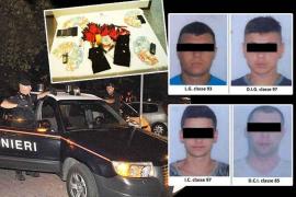 Tâlhari români, prinși după ce au dat zeci de spargeri în benzinării din Italia. Ultima dată au furat 35.000 de euro. I-a dat de gol un BMW roșu cu numere de Galați