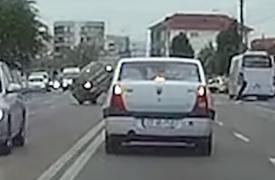 Accident provocat de o mașină de poliție în Constanța. Impactul, surprins de camere