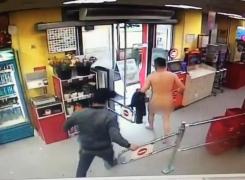 Un barbat s-a dezbracat intr-un supermarket din Bucuresti