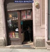 Zeci de icoane şi cărţi cu Arsenie Boca, ridicate dintr-un magazin, după o sesizare a deţinătorului mărcii