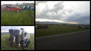 Accident cu patru maşini în Harghita. O mamă şi cei doi copii ai ei printre cele patru victime ale ciocnirii în urma căreia trei autoturisme au ajuns pe câmp