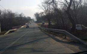 Accident grav la Voineasa. Sunt cinci victime, printre care doi copii, după ce o mașină a lovit un parapet