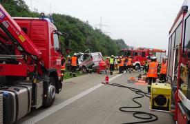 Accident mortal cu un TIR românesc implicat, în Germania. Trei tineri de 20 şi 21 de ani sunt victimele impactului dintre camion şi o dubiţă