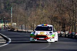 Accident la Raliul Brașovului. Un concurent a scăpat controlul volanului și a rănit doi spectatori