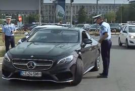 Simona Halep, oprită de poliție după plecarea de la Aeroportul Henri Coandă (Video)