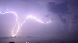 Alertă meteo de ultimă oră. Cod galben de furtuni, ploi torenţiale şi grindină, în aproape toată ţara