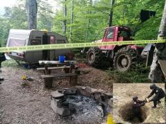 Arsenal de bombe, grenade și mine antipersonal, găsit în Bacău, unde un tânăr a murit după ce a lovit cu ciocanul o bombă din al Doilea Război Mondial