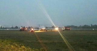 Un avion cu 169 de pasageri la bord a căzut lângă pistă, în timpul aterizării, pe aeroportul din Kiev