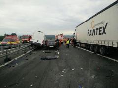 4 morţi şi 3 răniţi, în urma unui grav accident pe A1. Traficul în zona este complet blocat