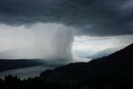 "Tsunami venit din cer" în munţii Alpi! Fenomen meteo rar şi extrem de spectaculos, surprins în Austria